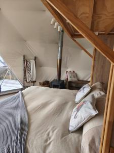 Letto o letti in una camera di Glamping in the middle of nature and ocean view