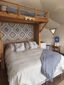Letto o letti in una camera di Glamping in the middle of nature and ocean view