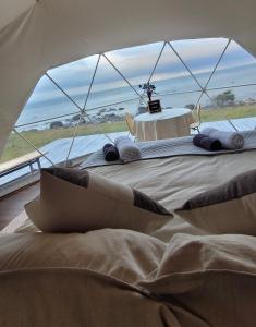 Area soggiorno di Glamping in the middle of nature and ocean view