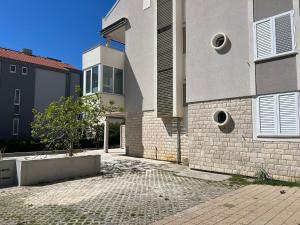 Το κτήριο όπου στεγάζεται  το διαμέρισμα