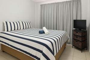 En eller flere senge i et værelse på Luxury Modern Apartment