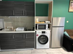 Kuchyň nebo kuchyňský kout v ubytování Lefteris Apartment
