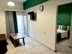 Postel nebo postele na pokoji v ubytování Lefteris Apartment