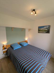 two beds sitting next to each other in a bedroom at Charmant T2 wifi parking gratuit 4 personnes in Esquièze - Sère