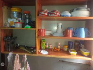 Η κουζίνα ή μικρή κουζίνα στο Andy's home stay Masindi +12 φωτογραφίες