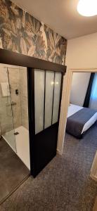 Koupelna v ubytování Brit Hotel le Cygne
