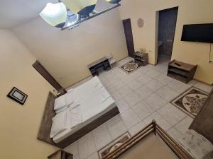 an overhead view of a bedroom with a bed and a television at Li-Yes Qanaqer in Yerevan