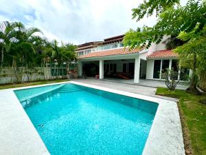 Hồ bơi trong/gần Marina Vallarta Golf and Pool