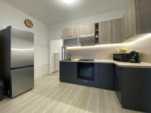 Η κουζίνα ή μικρή κουζίνα στο Chipollino Apartman +12 φωτογραφίες