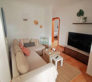 TV a/nebo společenská místnost v ubytování Maras House, oasis de paz