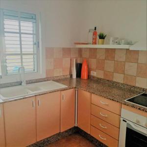 Kuchyň nebo kuchyňský kout v ubytování Maras House, oasis de paz