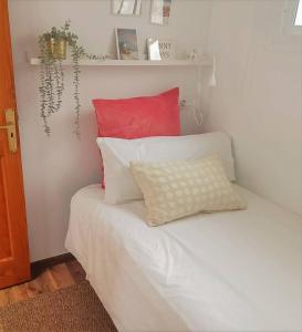 Postel nebo postele na pokoji v ubytování Maras House, oasis de paz