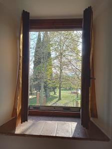 an open window with a view of a park at Agriturismo Cocò in Lamporecchio +28 photos