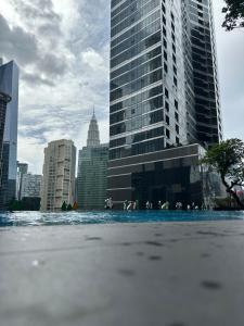 Pemandangan umum bagi Kuala Lumpur atau pemandangan bandar yang diambil dari apartmen