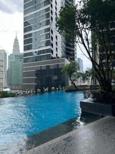 Kolam renang di atau dekat dengan KLCC Suites By Hibernate