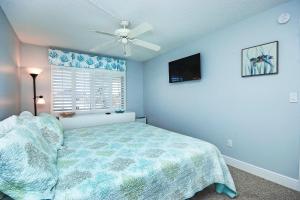 Postel nebo postele na pokoji v ubytování Sanibel Island condo - Steps from the beach + 22 fotografií