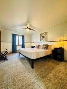 a bedroom with a bed and a ceiling fan at Cozy Mountain View Condo at Powderhorn Mountain in Bessemer
