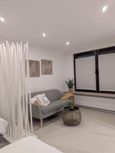 a living room with a couch and a window at Monteurwohnung Zimmer Pendler Ferien in Gangelt
