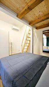 Ένα ή περισσότερα κρεβάτια σε δωμάτιο στο Triskele casa vacanza sul mare