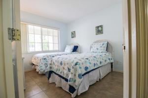 a bedroom with two beds and a window at Resort-style living near IMG, Anna Maria Island, and Bradenton Beach in Bradenton +40 photos
