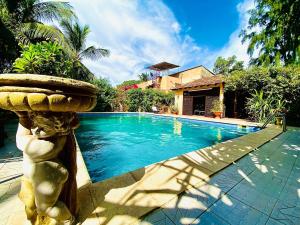 a swimming pool with a bird bath next to a house at Luxuriöse Villa in Strandnähe 80 m2 Pool 10 Gäste in Warang