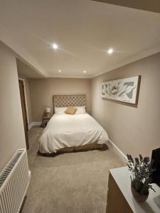 Ένα ή περισσότερα κρεβάτια σε δωμάτιο στο Hove Mansions Apartment