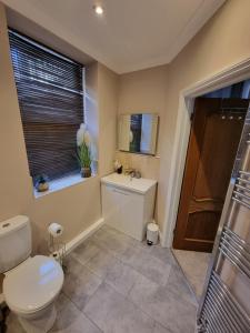 Ένα μπάνιο στο Hove Mansions Apartment