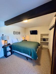 Postel nebo postele na pokoji v ubytování Winter Vacation Get Away I Alpen Villas at Powderhorn Mountain + 8 fotografií