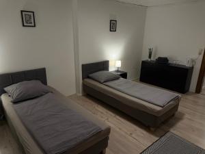 Postel nebo postele na pokoji v ubytování Pension Engin