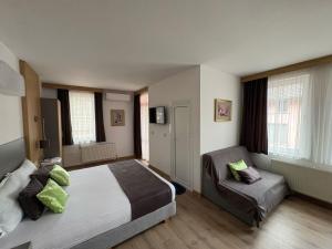 Postel nebo postele na pokoji v ubytování Family Hotel Flora