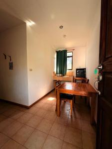 Gallery image of Drift Away Lodge CR in Santa Cruz +103 photos