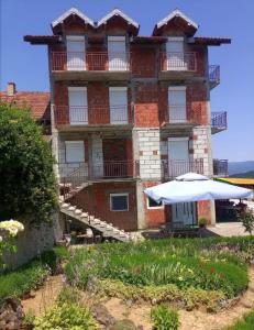 Budova, kde se the country house nachází