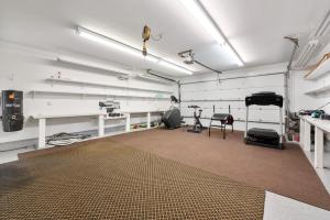 Palestra o centro fitness di Private completely fenced in property Near beach