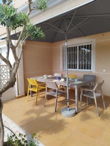 Патио или другая зона на открытом воздухе в Luxury Holiday Townhouse with Pool II Casa Macarena 02