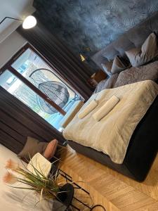 a bedroom with a bed and a window with a tennis racket at Apartament 777 in Gdynia