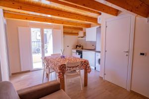 a kitchen and dining room with a table and chairs at Tribunale Suite in Termini Imerese