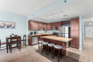 A kitchen or kitchenette at Laketown Wharf #320 by Nautical Properties