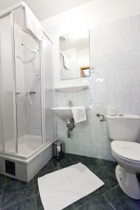 Ванна кімната в Hotel-Pension Bleckmann