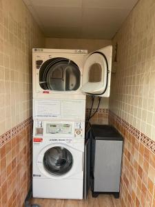 a washing machine and a washer in a room at Santa Fe 7 Switte 2 in Maspalomas