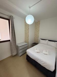 Horizon Rooms JBR客房内的一张或多张床位