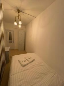 Horizon Rooms JBR客房内的一张或多张床位