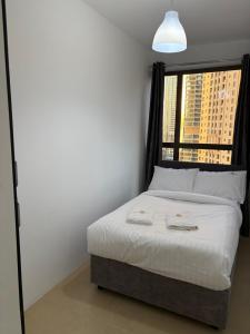 Horizon Rooms JBR客房内的一张或多张床位