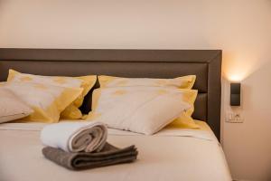 Giường trong phòng chung tại Rural Cozy House