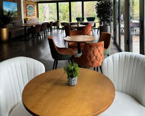 a table and chairs in a restaurant with tables at Bora kuće na reci in Belgrade