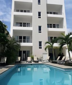 a building with a swimming pool in front of a building at Departamento Hanna #3 Bucerias in Bucerías