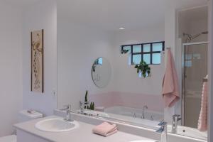 Ένα μπάνιο στο The Cougar Den