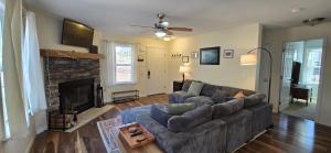 Gallery image of The Hideaway House- 3 bedroom with Hot Tub, Fenced Yard, Lake Access in Swanton