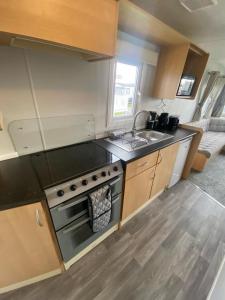 Η κουζίνα ή μικρή κουζίνα στο Highfield Grange Holiday Park Clacton