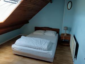 En eller flere senge i et værelse på Gîte la brêche des chars