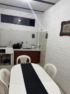 a kitchen with a white table and white chairs at Acogedor Aparta Estudio Central Interior 101 in Popayan